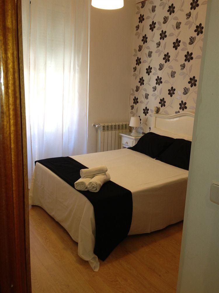 Hostal La Estrella Madrid Extérieur photo