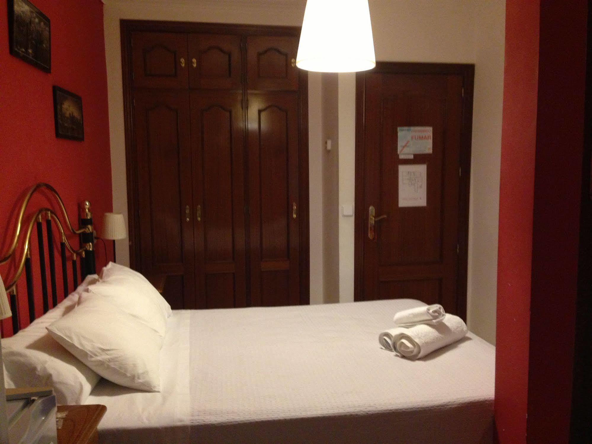 Hostal La Estrella Madrid Extérieur photo
