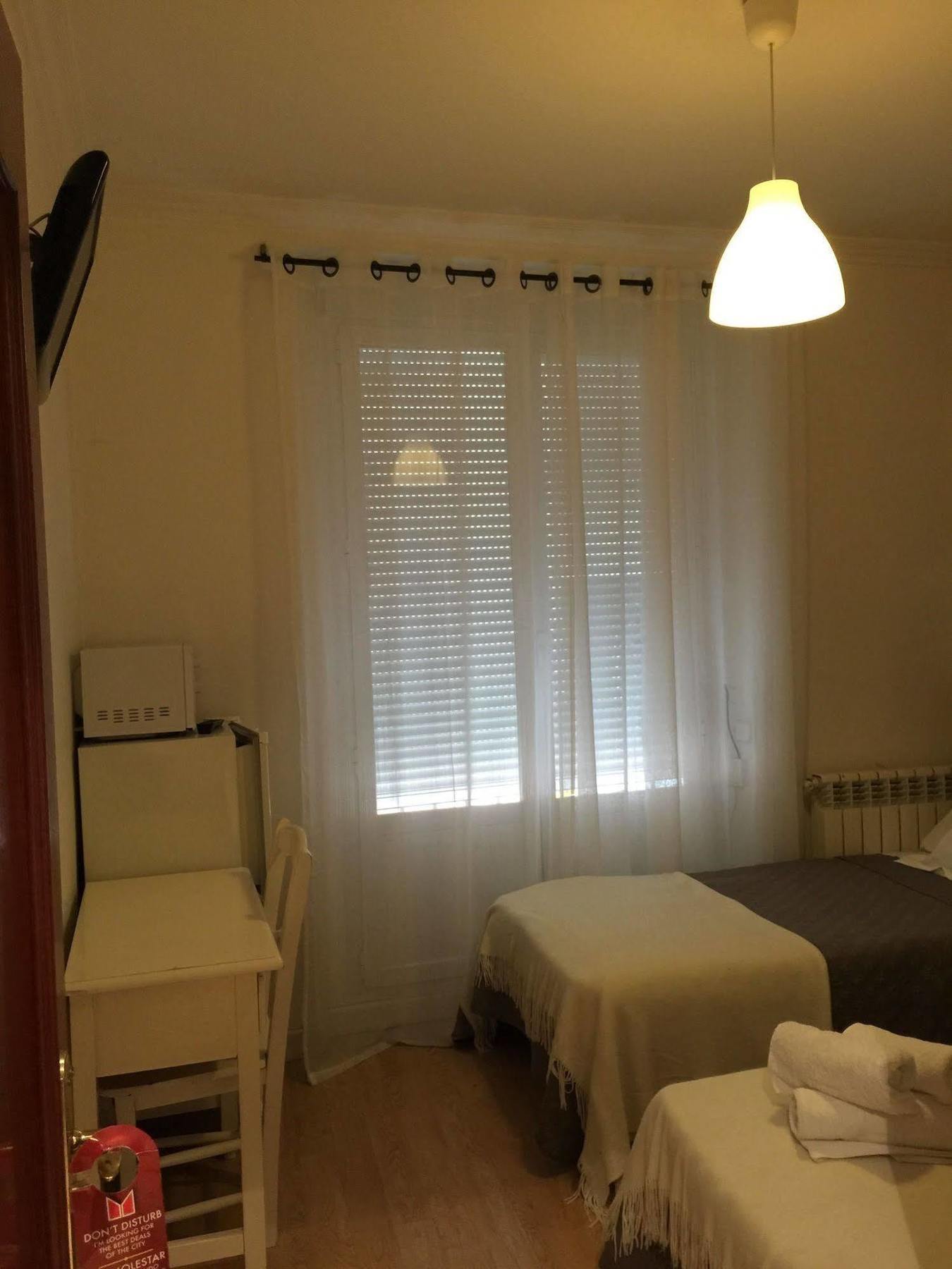 Hostal La Estrella Madrid Extérieur photo