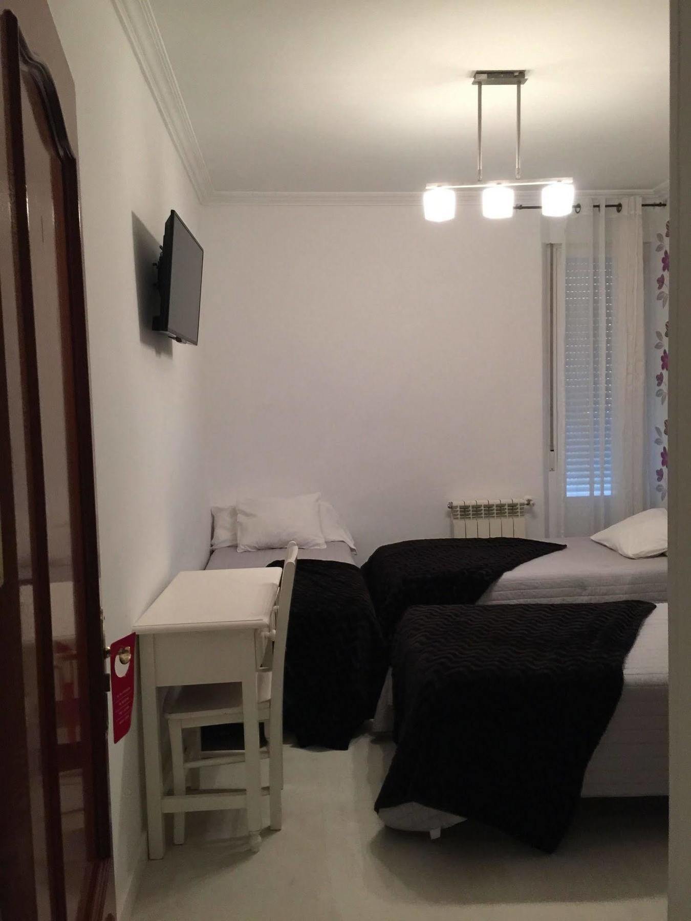 Hostal La Estrella Madrid Extérieur photo