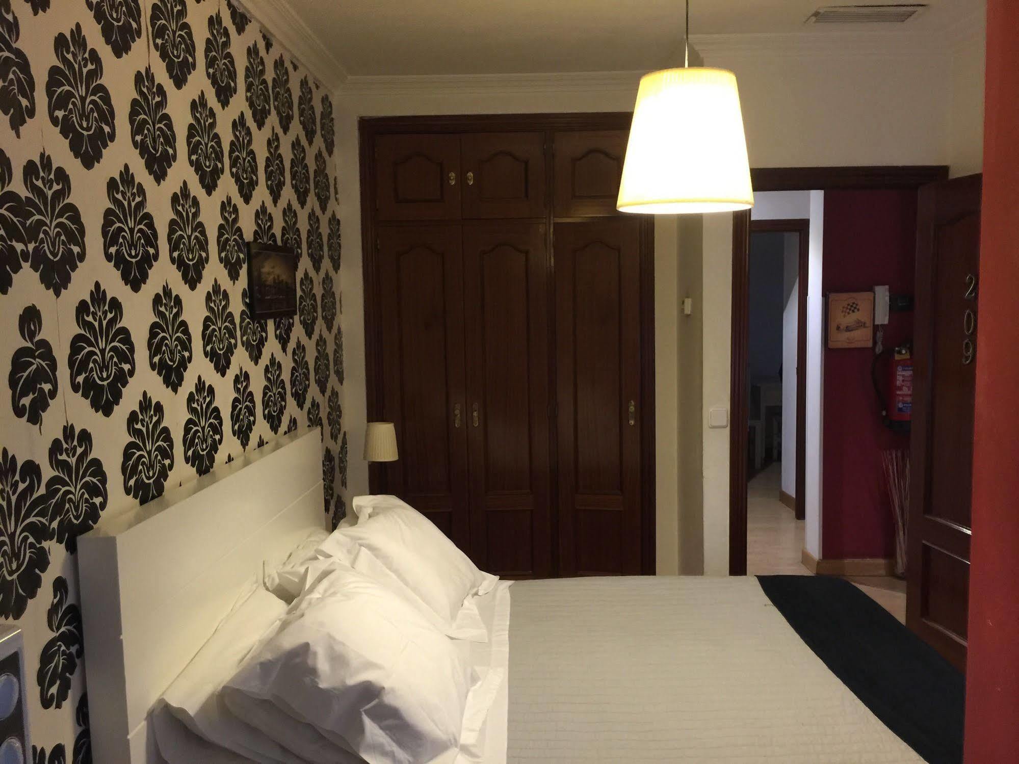 Hostal La Estrella Madrid Extérieur photo