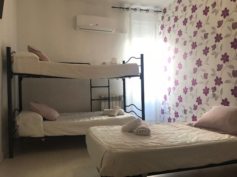 Hostal La Estrella Madrid Extérieur photo