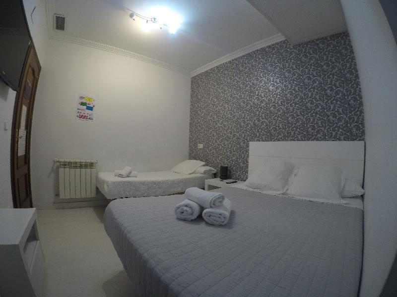 Hostal La Estrella Madrid Extérieur photo