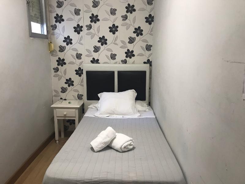 Hostal La Estrella Madrid Extérieur photo