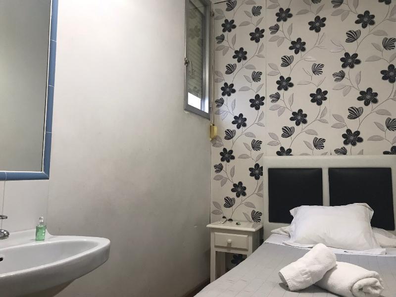 Hostal La Estrella Madrid Extérieur photo